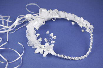 6.4./236 White and silver pointed wreath