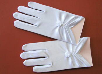 6.3.3./32  Short communion gloves, size ”L” 