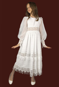P516 White dress in a romantic boho style