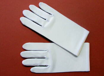 6.3.2./13  Short plain communion gloves