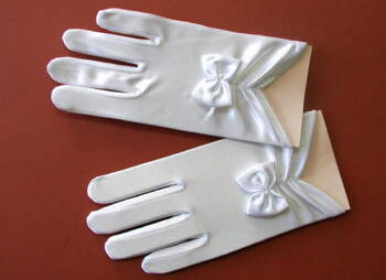 6.3.3./7  Short communion gloves 